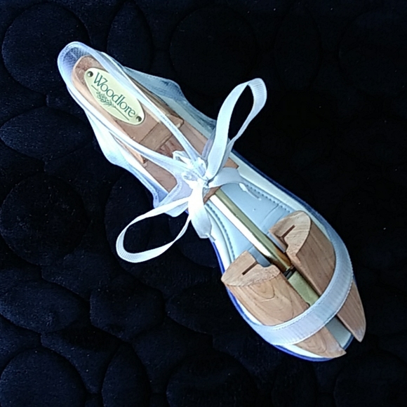 chinese laundry flat sandals